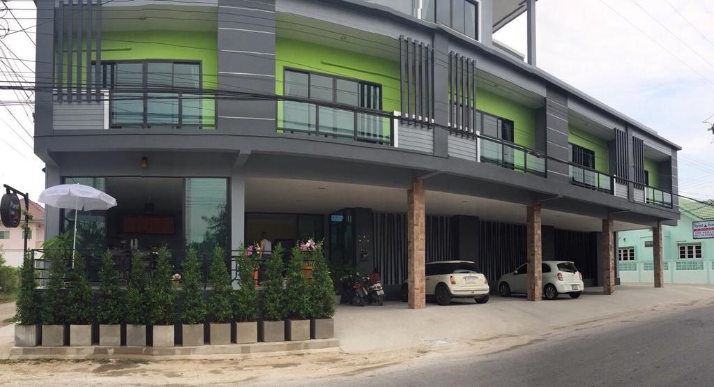 Moment House Hua Hin Hostel Bagian luar foto