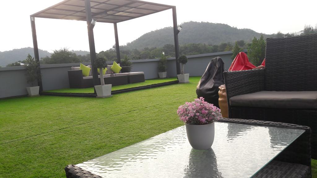 Moment House Hua Hin Hostel Bagian luar foto