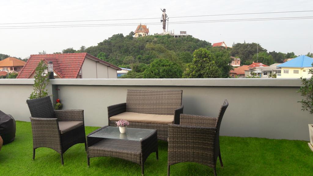 Moment House Hua Hin Hostel Bagian luar foto