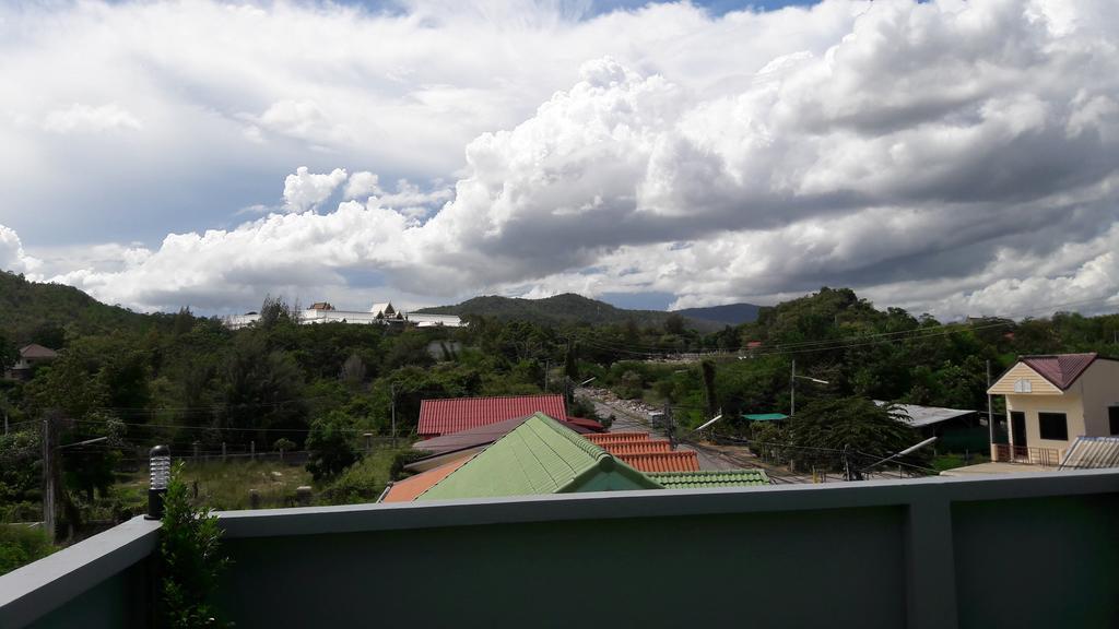 Moment House Hua Hin Hostel Bagian luar foto