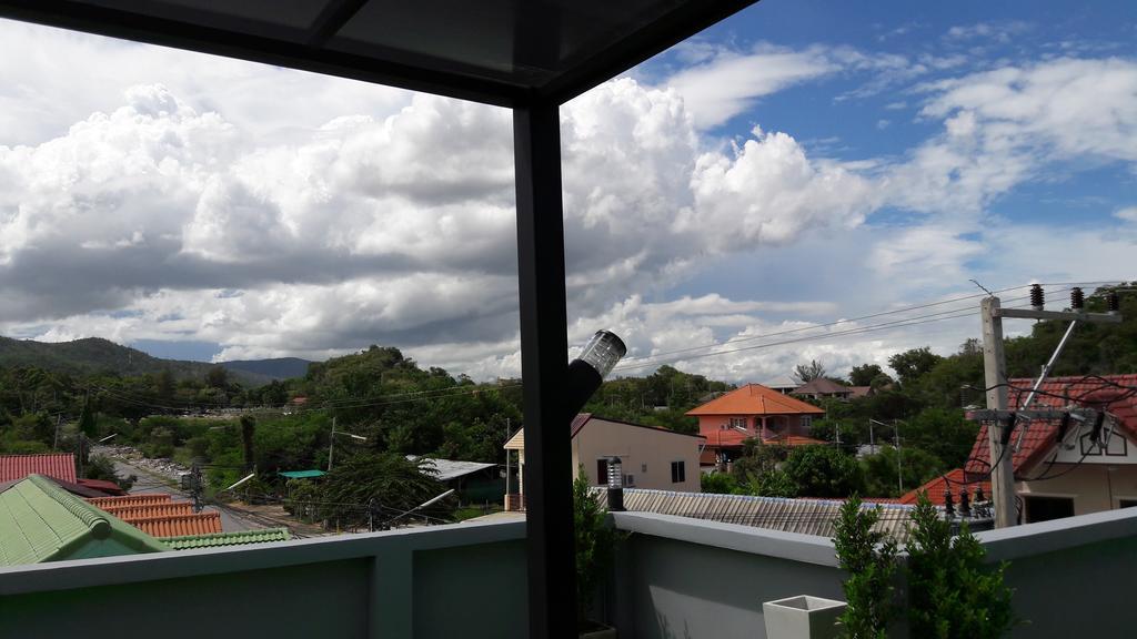 Moment House Hua Hin Hostel Bagian luar foto