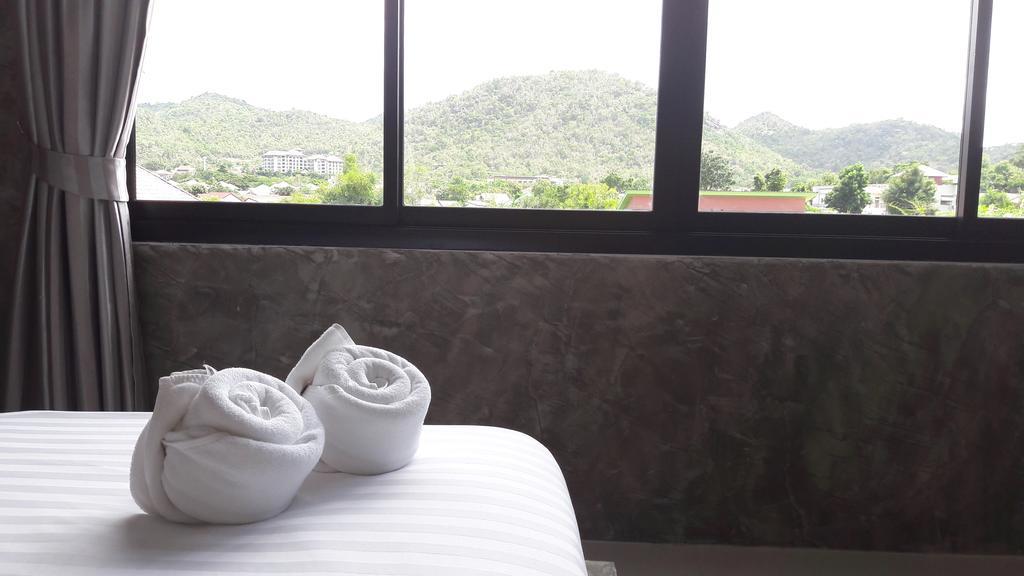 Moment House Hua Hin Hostel Bagian luar foto