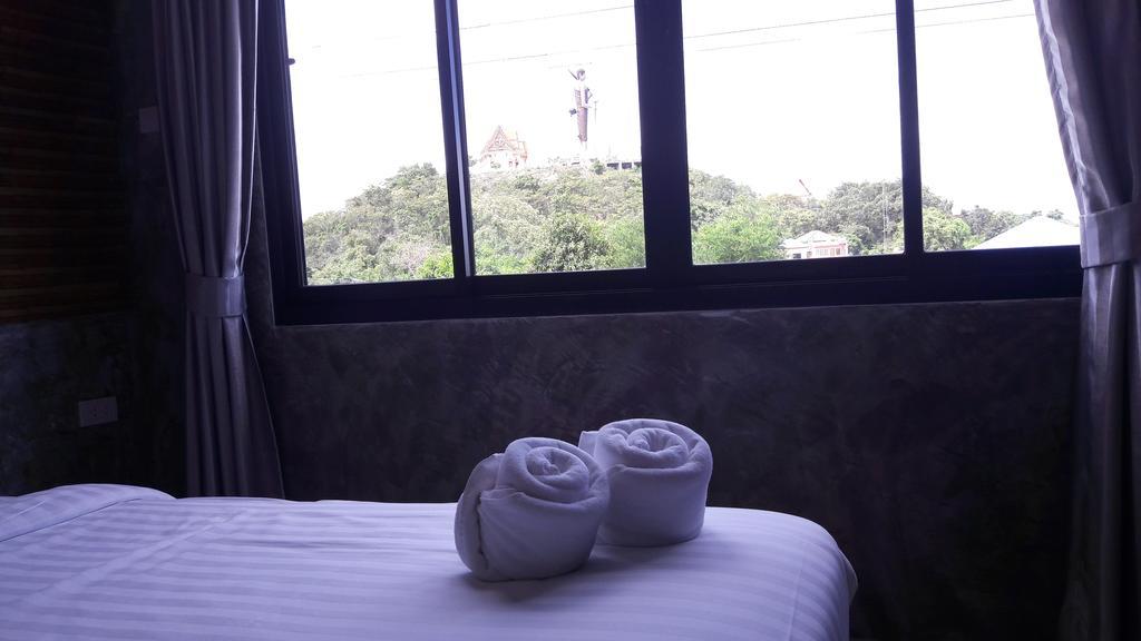 Moment House Hua Hin Hostel Bagian luar foto